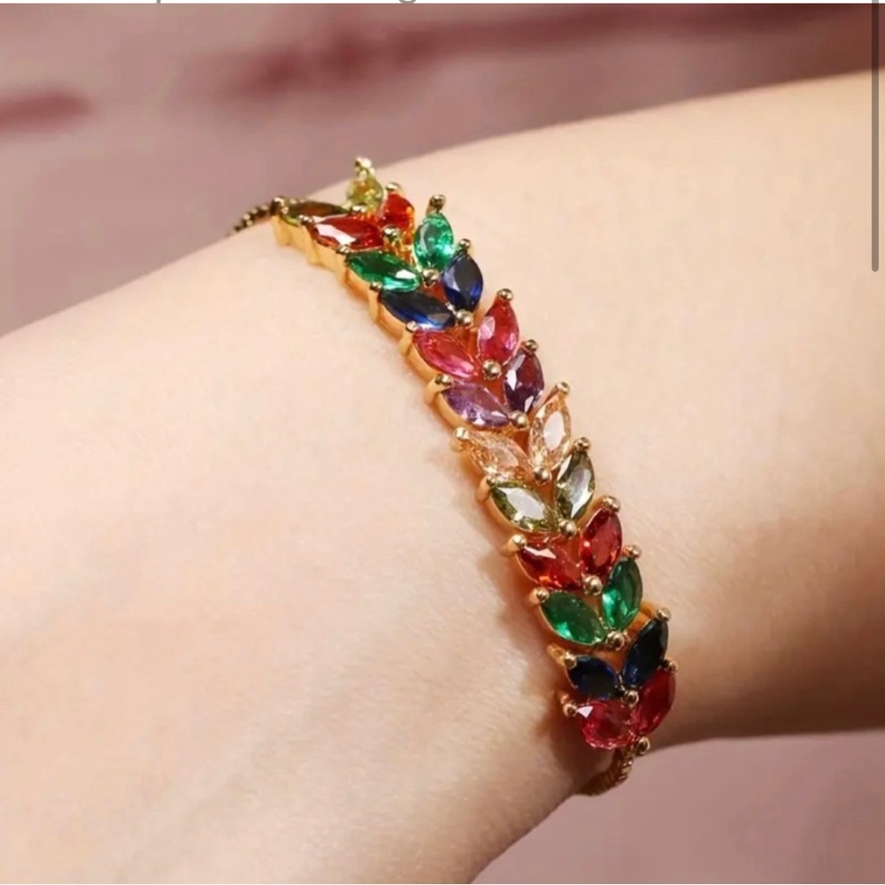Golden Zirconium Leaves 🍃 Shape Adjustable Elegance Vintage Bracelet 💕 - Picture 2 of 6